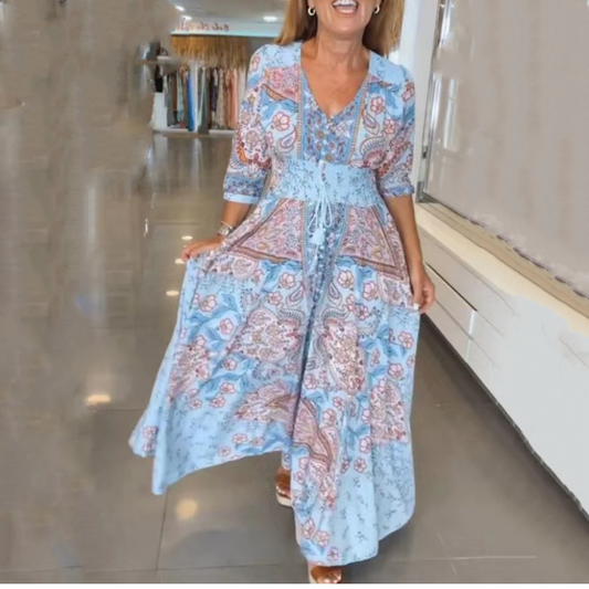 🌸 Small vintage florals are covered in chiffon, and the skirt ripples like waves when the breeze blows