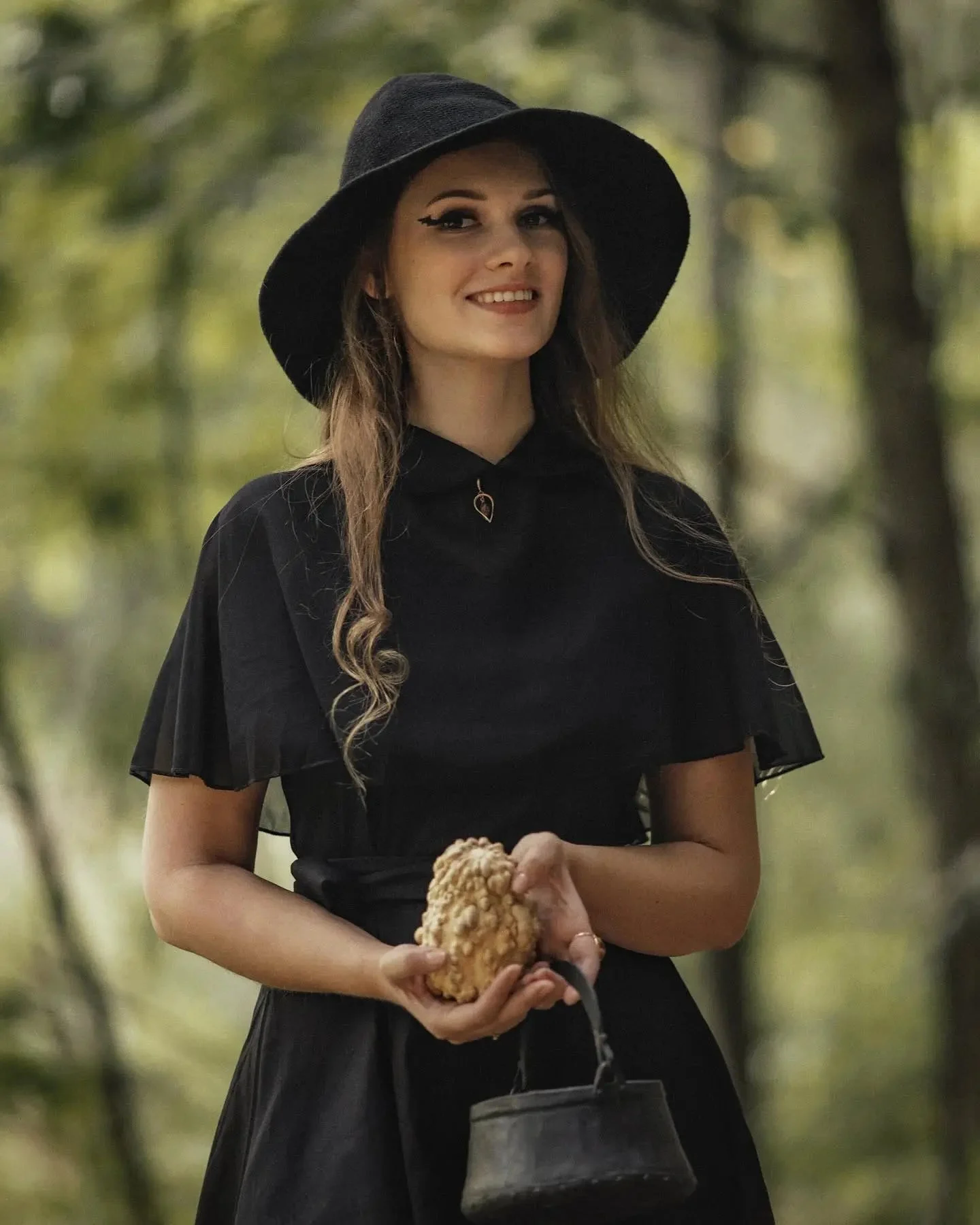 Women's Gothic Knitted Black Wizard Hat - Retro Dark Style for Halloween & Cosplay 🧙‍♀️