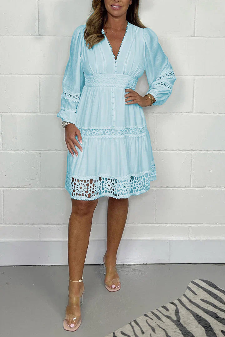 Final party! 💖 Vintage V-neck hollow lace white dress, stunning finale with a 56% discount.