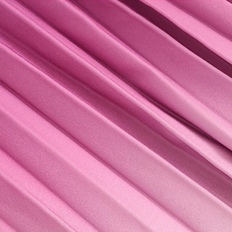 ⏰ Last Flash Sale! 💃 The gradient pleated halterneck dress ✨ is full of romantic atmosphere