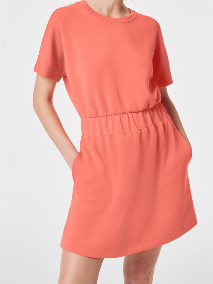 👗Elastic waist T-shirt dress: Slimming, age-defying, perfect for lazy summer vibes! 💐