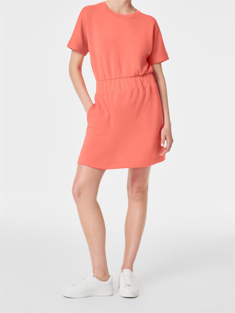 👗Elastic waist T-shirt dress: Slimming, age-defying, perfect for lazy summer vibes! 💐