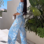 🌴 Vacation haute couture! A printed shirt with wide-leg trousers for an elegant look ✨