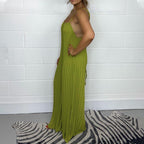 Spaghetti straps × pleated texture, and loose jumpsuits unlock the "slack and spicy". 💃👖