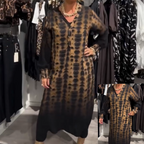 🌙 Bold Leopard Print Long Dress – V-Neck & Loose Silhouette, Edgy Yet Feminine 👗
